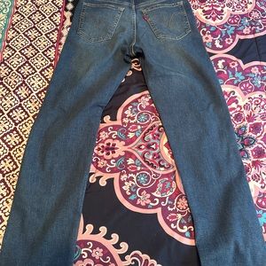 A brand new pair of Levi Wedgie straight jeans for men sized 28 x 28